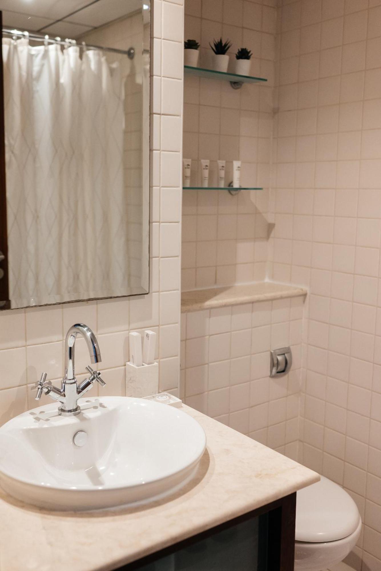 Apartment Chic 1br Oasis In The Heart Of Marina *